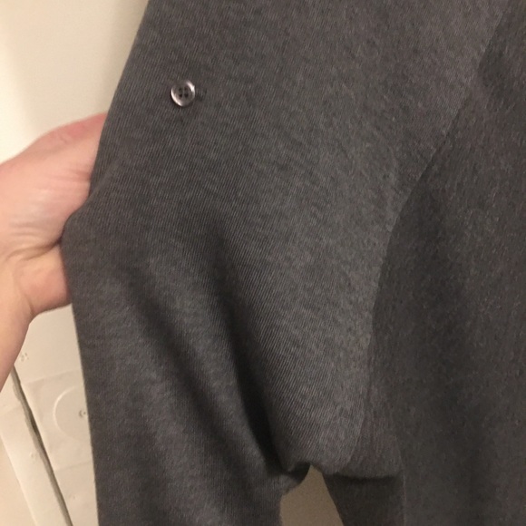 Very cool design sweater - Picture 2 of 3